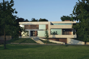 足球之外的智慧，英超最佳教练的成功秘诀不只在球场