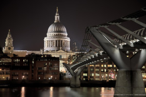 画面逼真到极致，F1虚拟大奖赛给你身临其境！